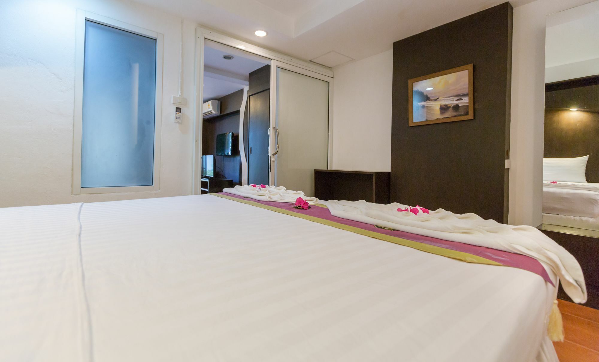 Porterhouse Beach Hotel Patong Dış mekan fotoğraf