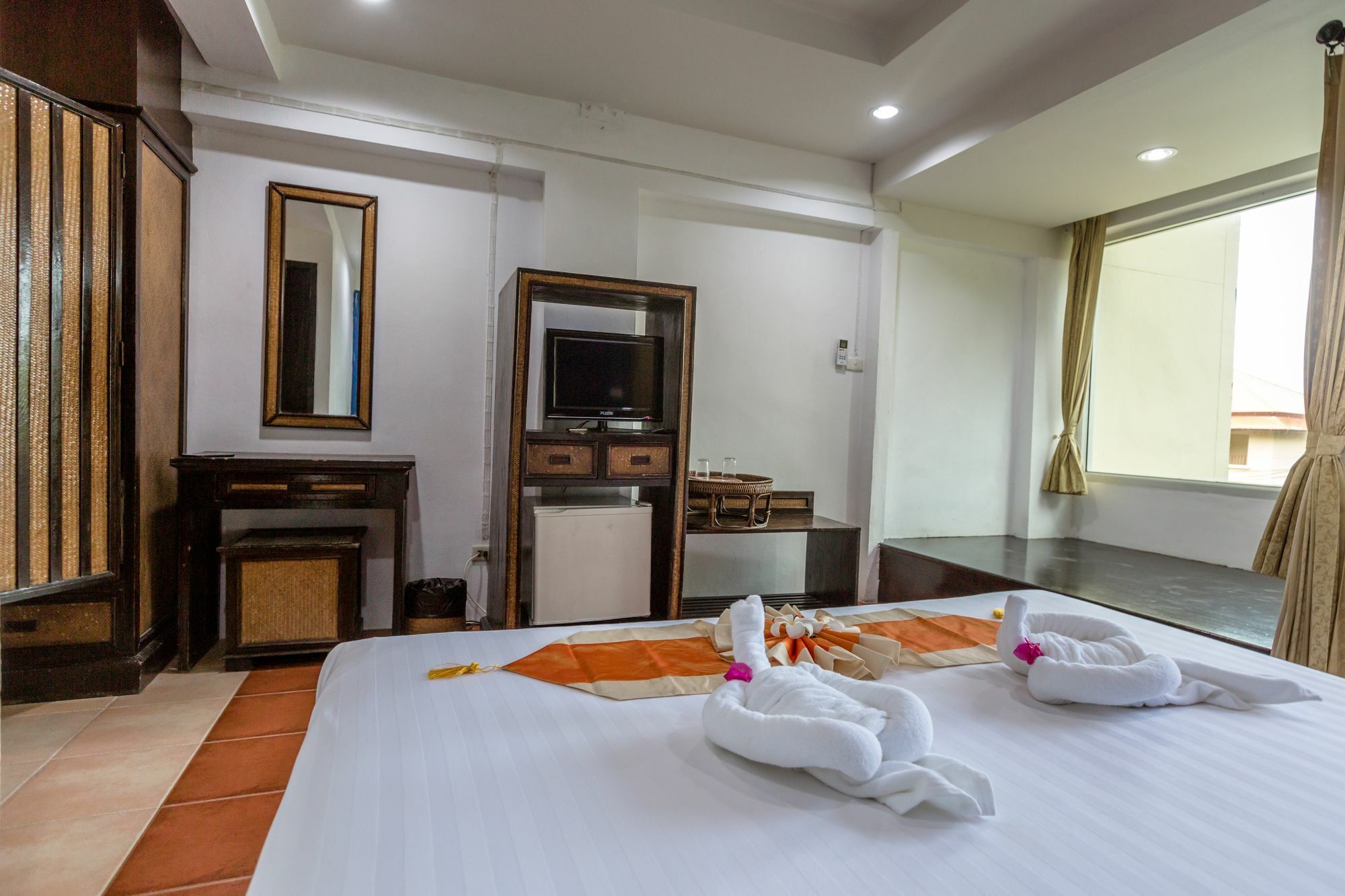 Porterhouse Beach Hotel Patong Dış mekan fotoğraf