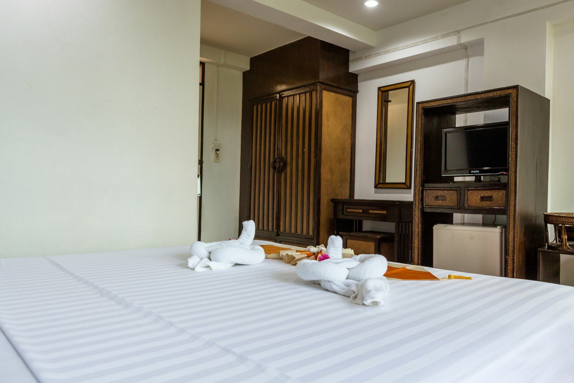 Porterhouse Beach Hotel Patong Dış mekan fotoğraf