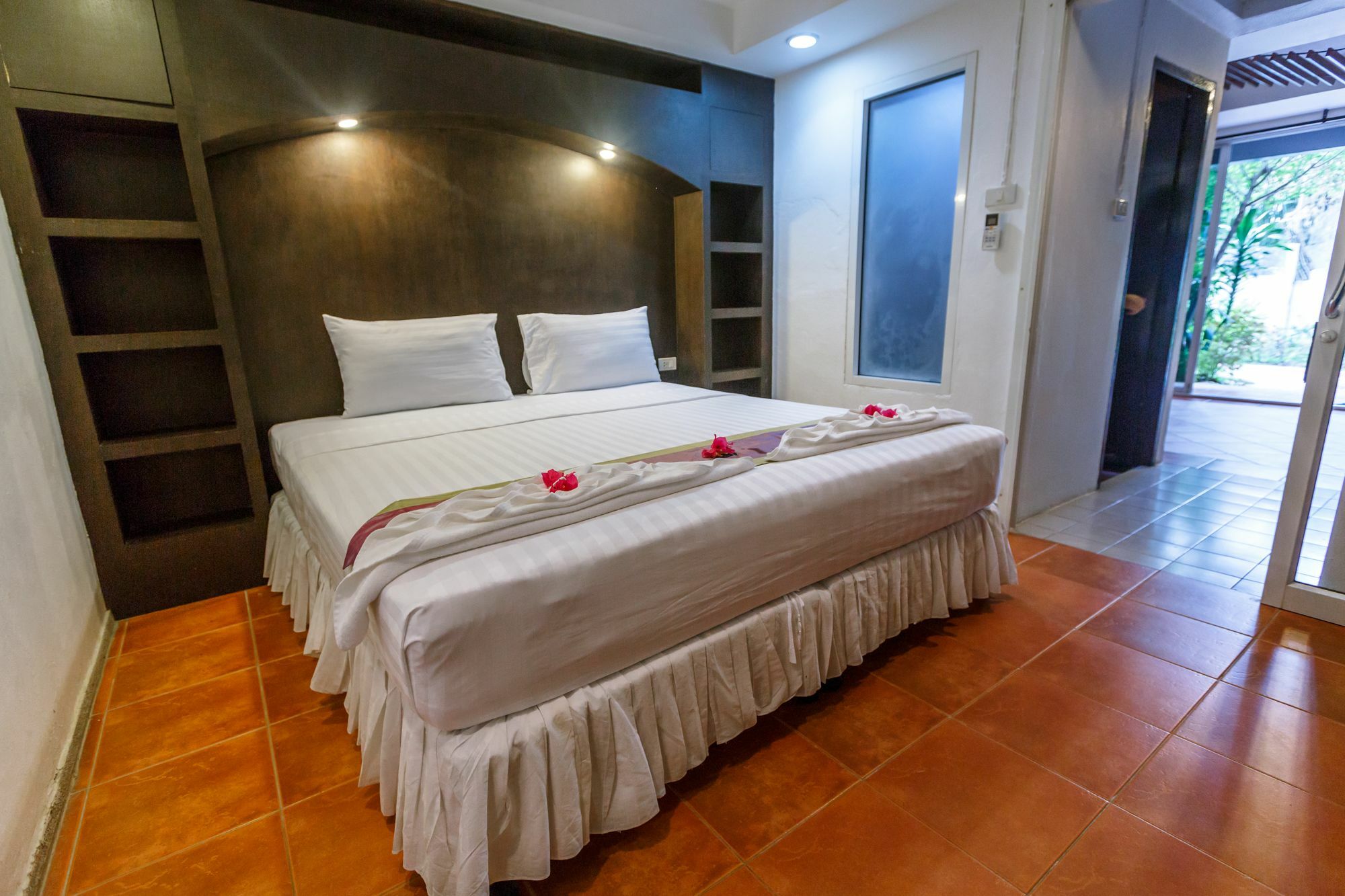 Porterhouse Beach Hotel Patong Dış mekan fotoğraf